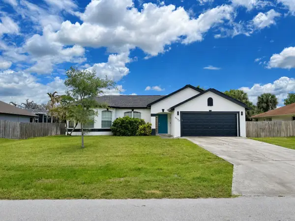 2592 SW National Circle, Port St Lucie, FL 34953