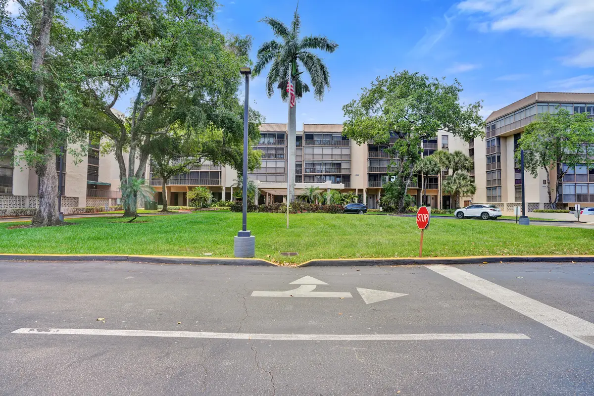 2800 N 46th Avenue #A302, Hollywood, FL 33021 - #1