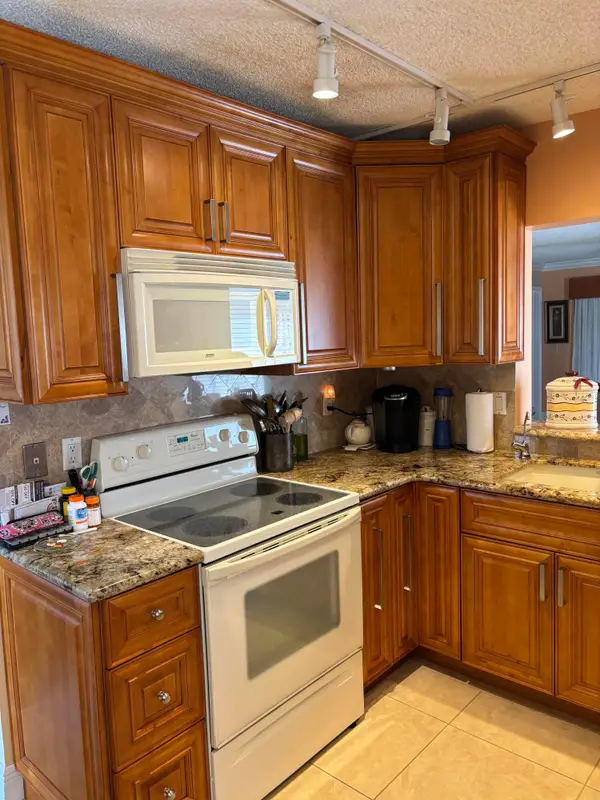 60 Pelican Pointe Drive #1020, Delray Beach, FL 33483