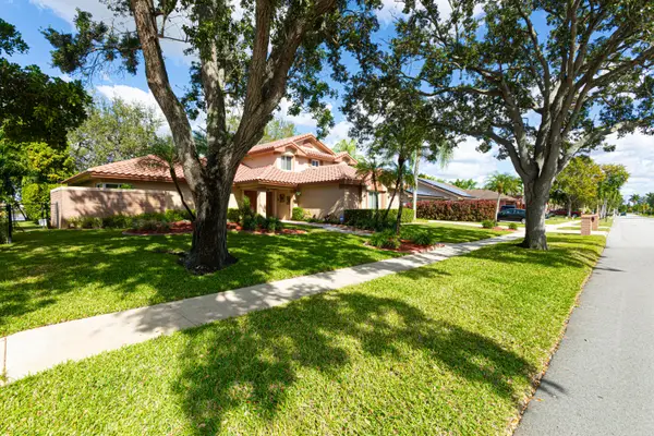 19921 NW 4th Street, Pembroke Pines, FL 33029