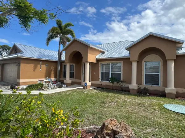 2674 SE Creston Lane, Port St Lucie, FL 34952