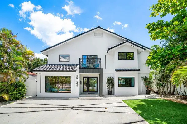 2724 N Ocean Boulevard, Fort Lauderdale, FL 33308