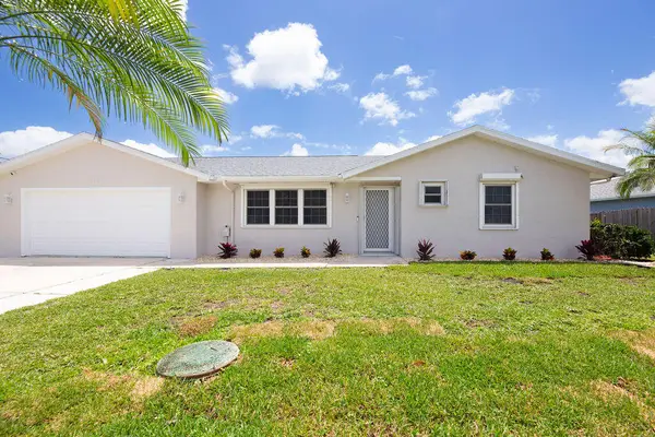 2592 SE Grand Drive, Port St Lucie, FL 34952