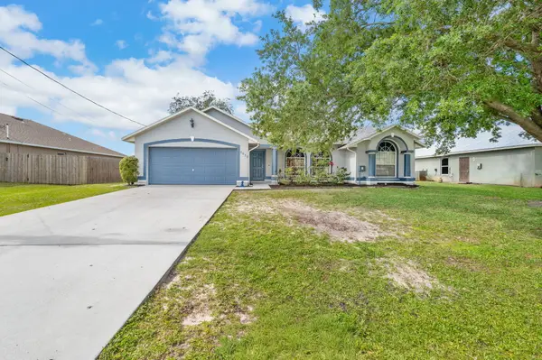 5930 NW Theda Lane, Port St Lucie, FL 34983