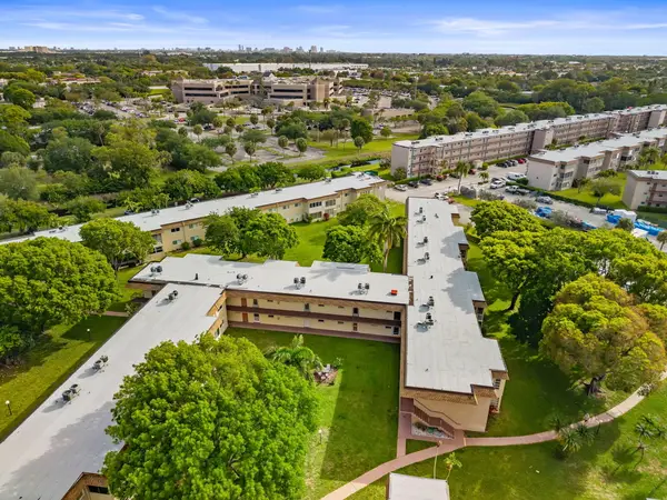 752 Lori Drive #219, Palm Springs, FL 33461