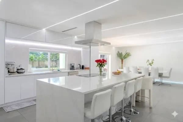 7520 NW 8th Court, Plantation, FL 33317