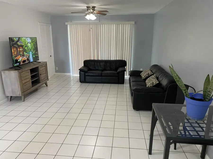 61 East Court, Royal Palm Beach, FL 33411 - #3