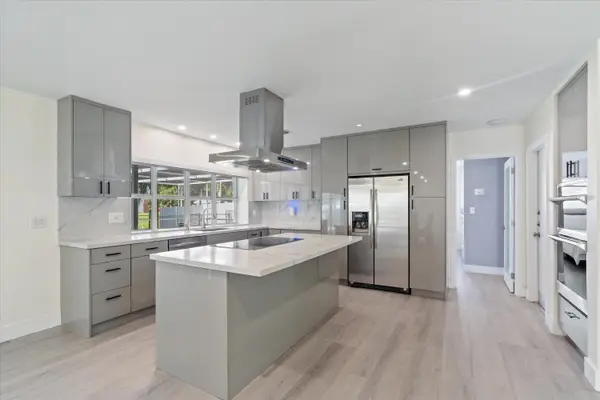 7521 SW 1st Street, Plantation, FL 33317