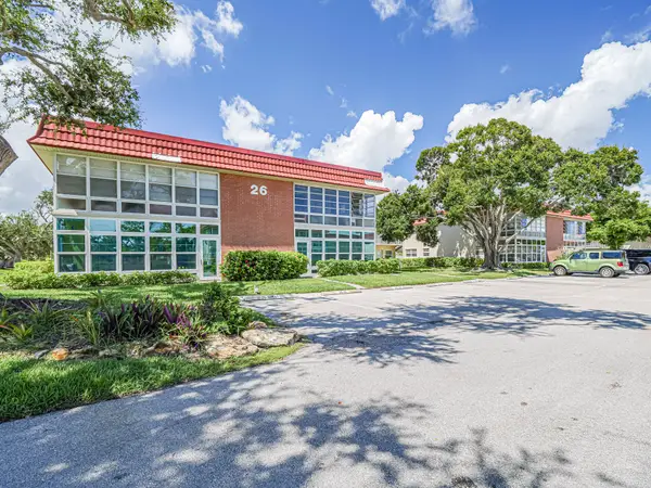 26 Pine Arbor Lane #201, Vero Beach, FL 32962