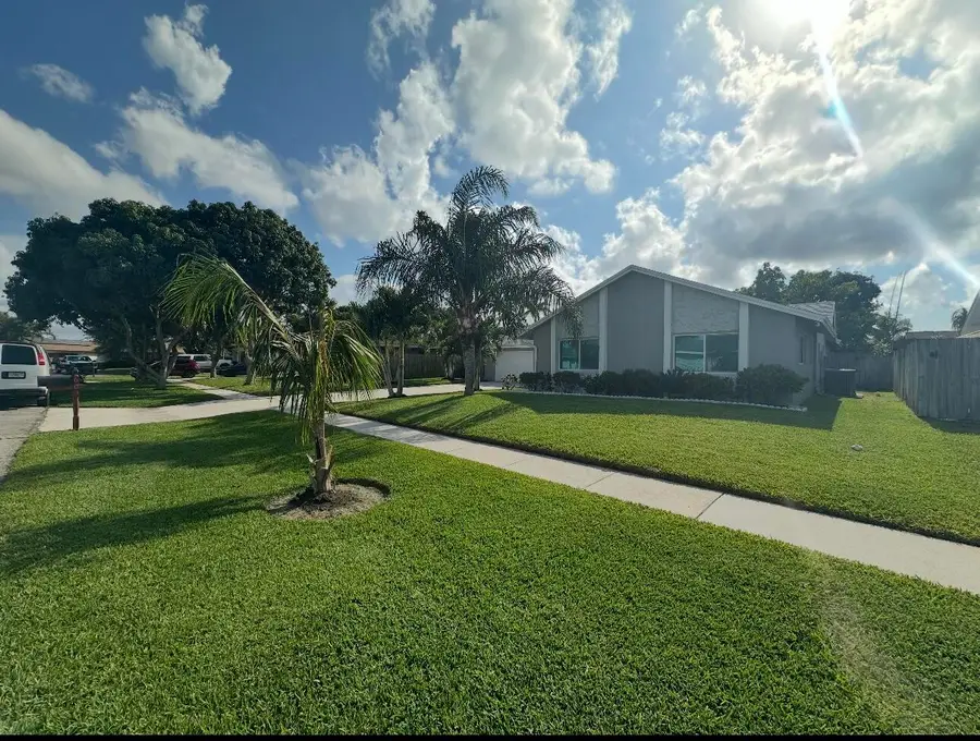 605 Toxaway Drive, West Palm Beach, FL 33413 - #2