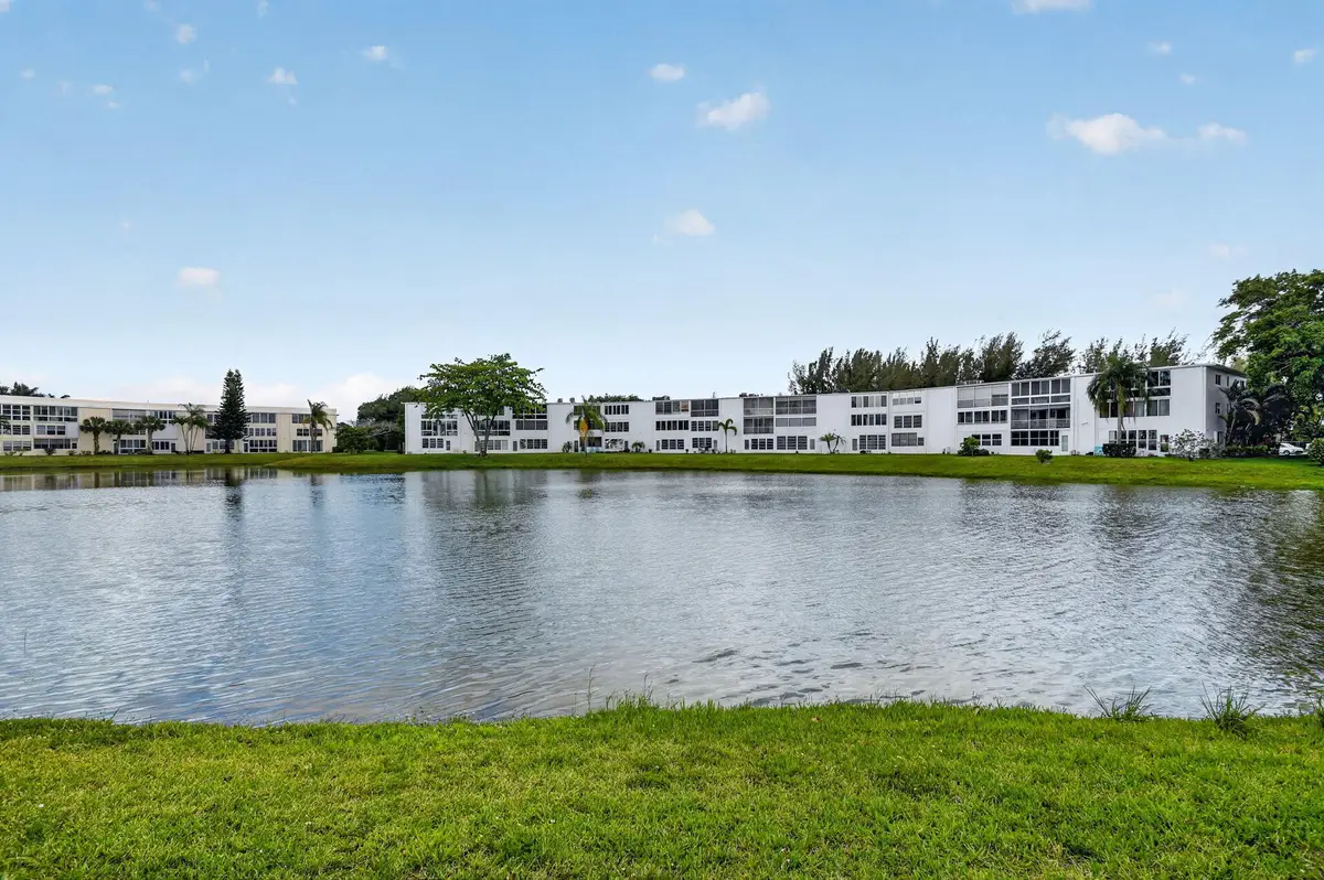 202 Wellington D, West Palm Beach, FL 33417 - #1