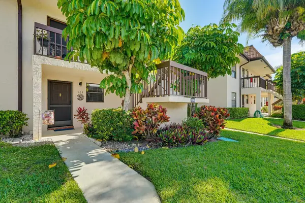 7245 Golf Colony Court #204, Lake Worth, FL 33467