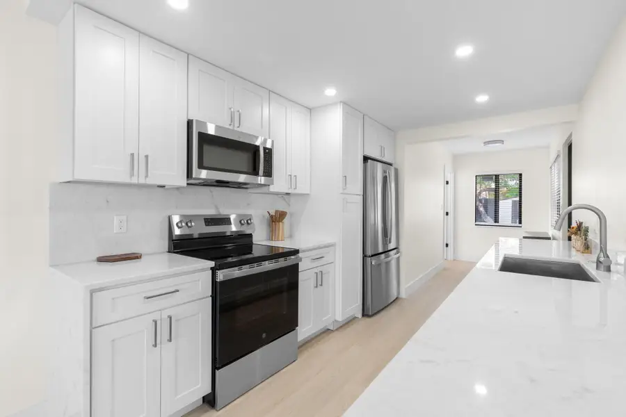 381 NE 43rd Court, Oakland Park, FL 33334 - #3