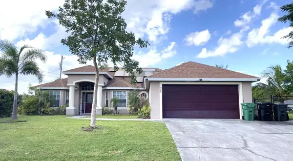 523 SW Gale Lane, Port St Lucie, FL 34953