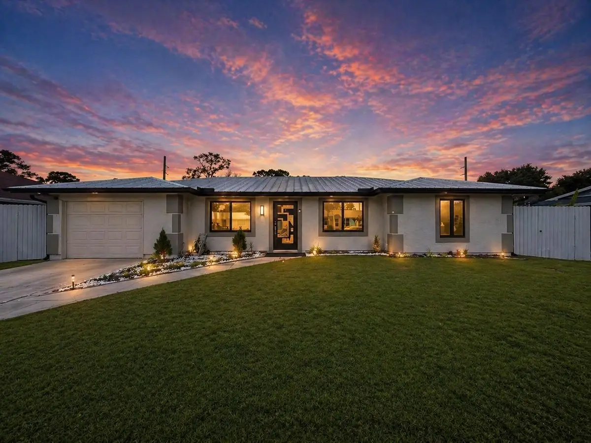 568 SE Chapman Avenue, Port Saint Lucie, FL 34984 - #1
