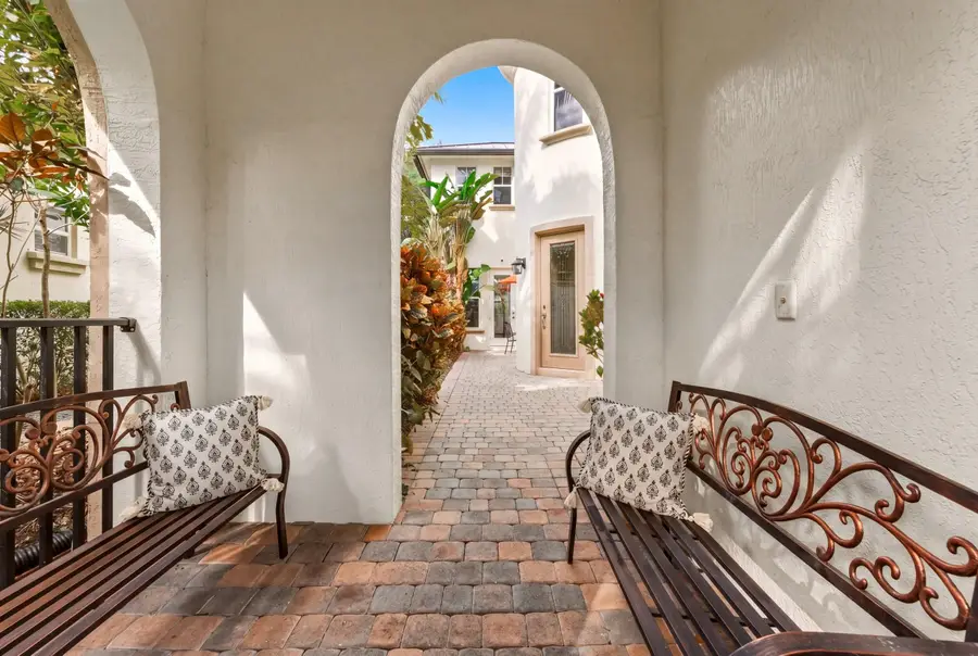 834 Madison Court, Palm Beach Gardens, FL 33410 - #2