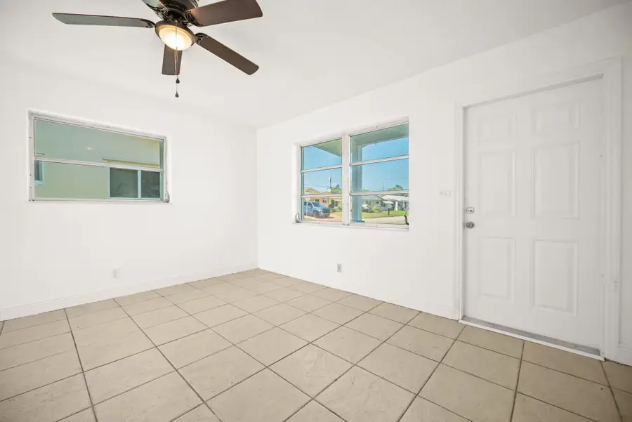5205 NW 28th Avenue, Tamarac, FL 33309 - #3