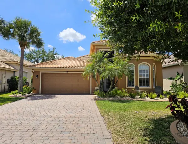 332 NW Stratford Lane, Port St Lucie, FL 34983