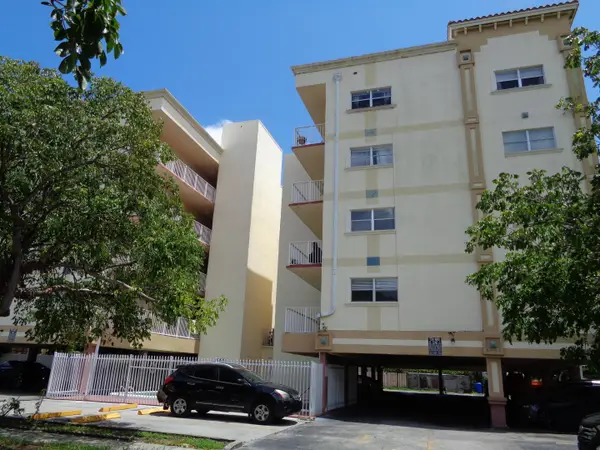 2008 Jackson Street #E9, Hollywood, FL 33020