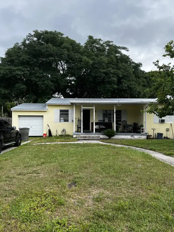 1054 Trinidad Avenue, Fort Pierce, FL 34982