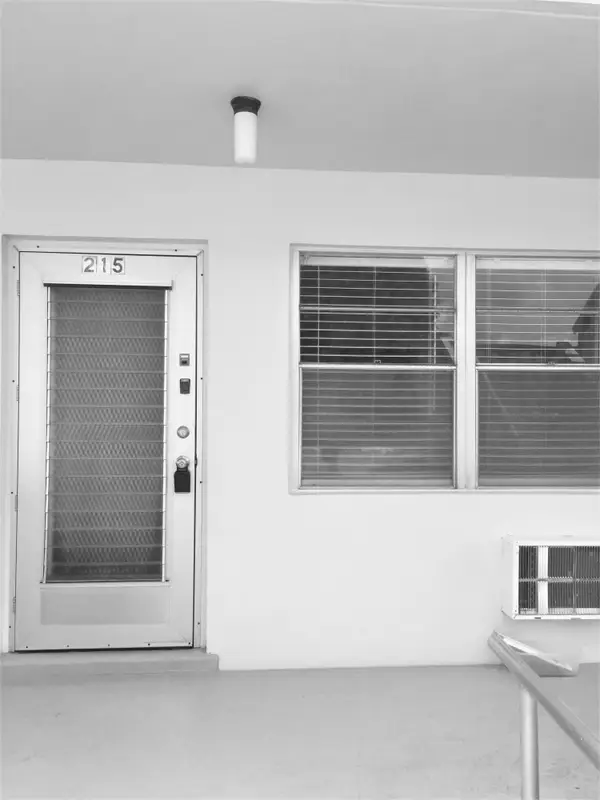 215 Windsor J, West Palm Beach, FL 33417