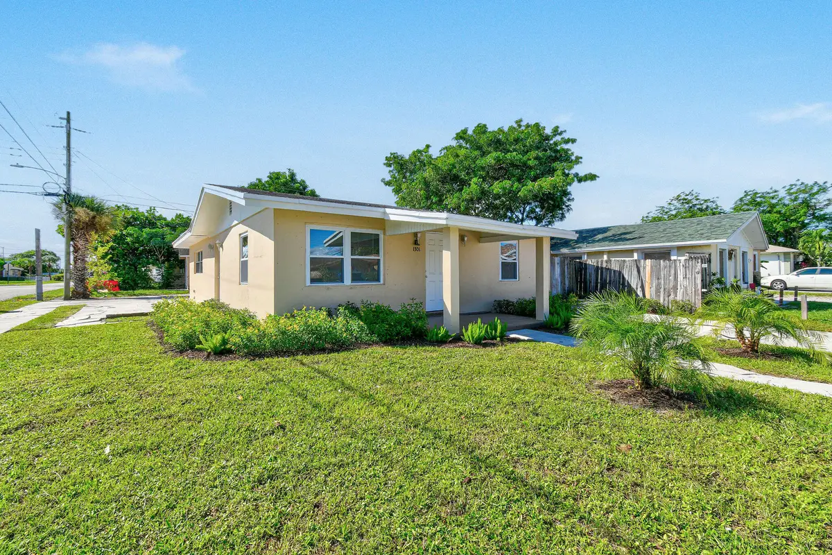 1301 W 25th Street, Riviera Beach, FL 33404 - #1
