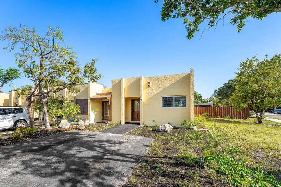 250 NW 43rd Place, Pompano Beach, FL 33064 - #2