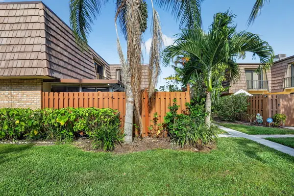 623 Springdale Circle, Palm Springs, FL 33461