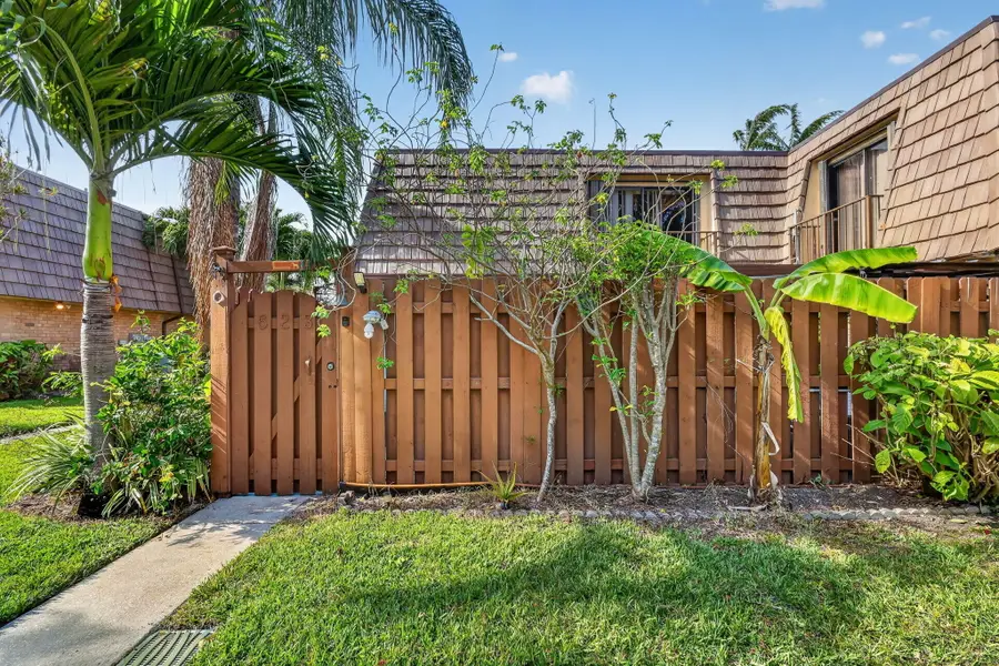623 Springdale Circle, Palm Springs, FL 33461 - #3