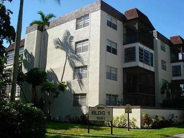 1681 NW 70th Avenue #403, Plantation, FL 33313
