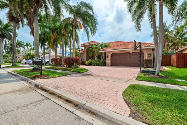77 NW 108th Way, Plantation, FL 33324