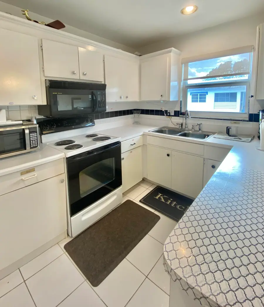 68 Stratford E, West Palm Beach, FL 33417 - #2