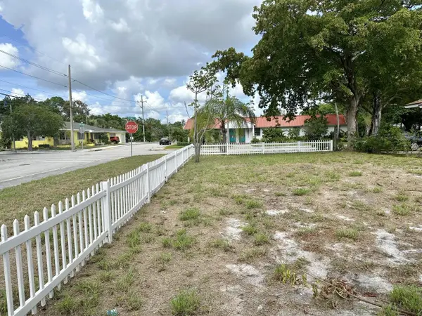 312 N 12th Ave Avenue N, Lake Worth Beach, FL 33460