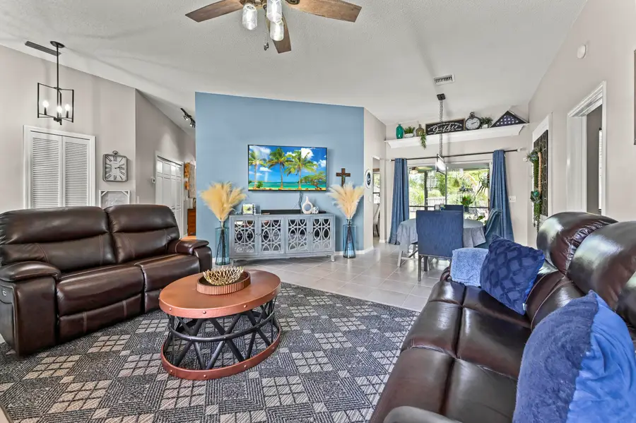 118 Royal Pine Circle N, Royal Palm Beach, FL 33411 - #3