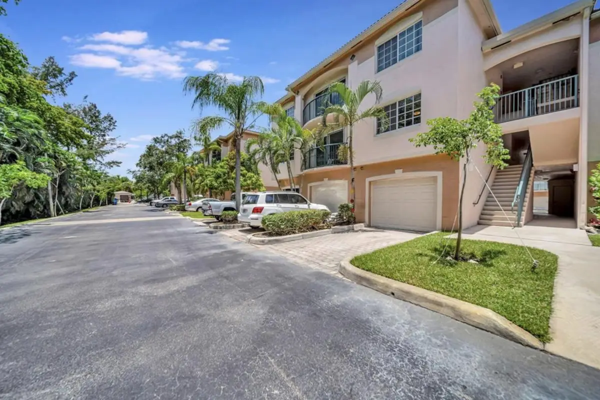 2125 SE 10th Avenue, Fort Lauderdale, FL 33316 - #1