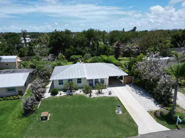 8704 SE Jardin Street, Hobe Sound, FL 33455