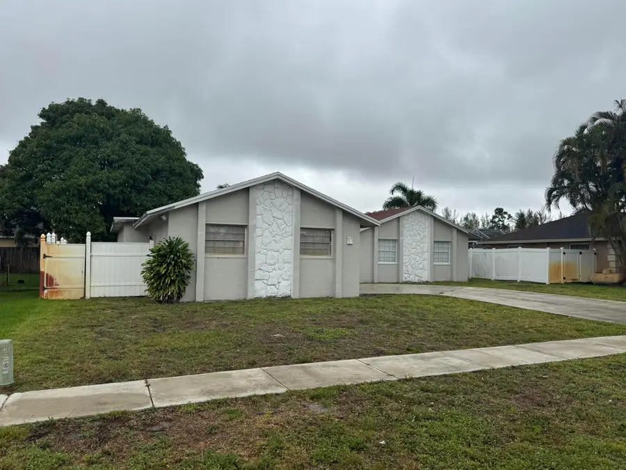 589 Cashiers Drive, West Palm Beach, FL 33413 - #2