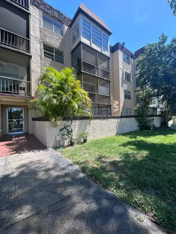 7300 NW 17th Street #121, Plantation, FL 33313