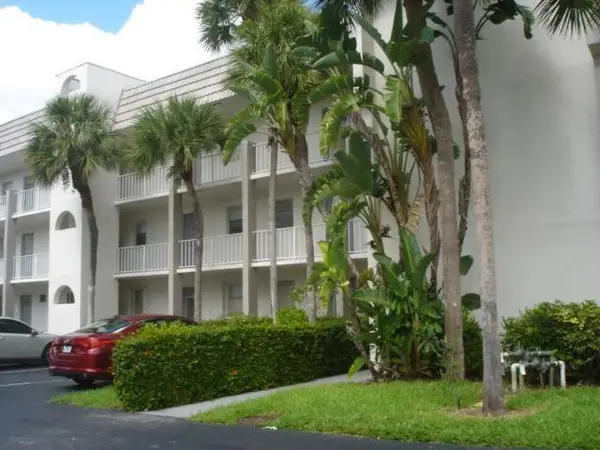 8460 Sunrise Lakes Boulevard, Sunrise, FL 33322