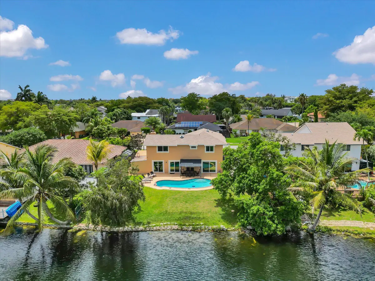 621 SW 98th Terrace, Pembroke Pines, FL 33025 - #1