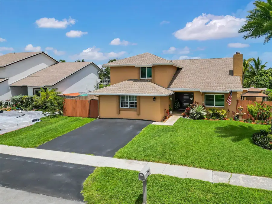 621 SW 98th Terrace, Pembroke Pines, FL 33025 - #2