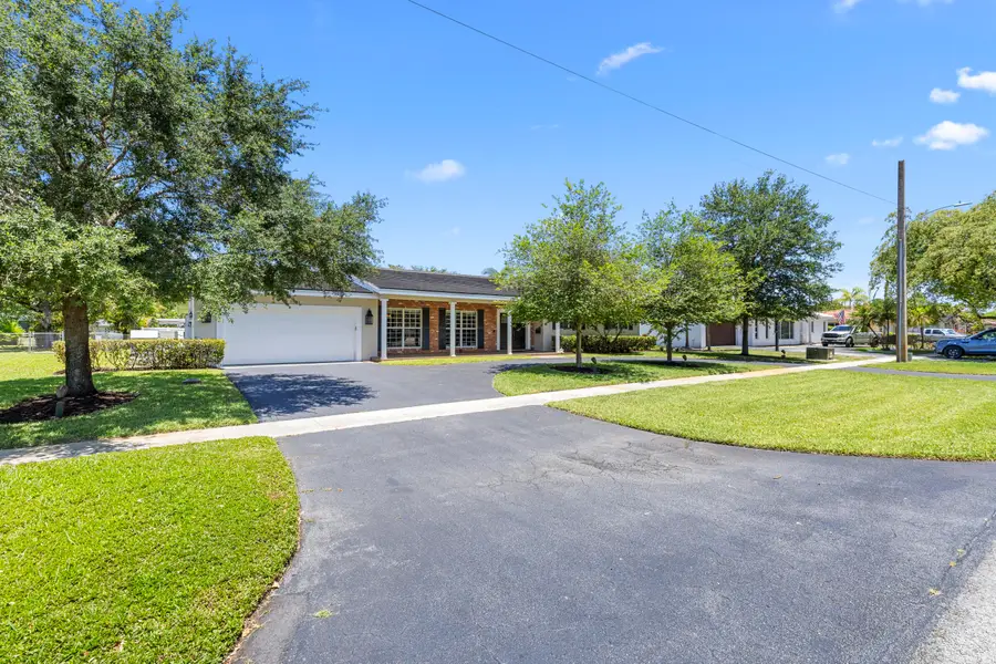 7501 Plantation Road, Plantation, FL 33317 - #2