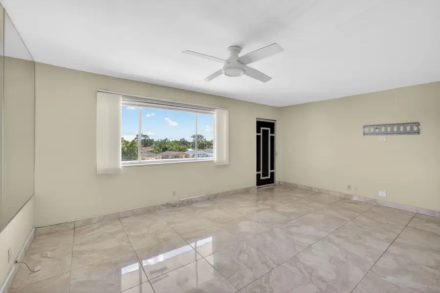 300 S Village Green Cir Circle S #420, Palm Springs, FL 33461 - #3