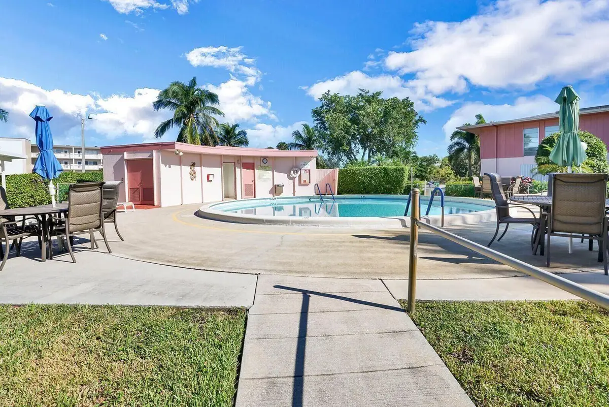 11 Golfs Edge E #E, West Palm Beach, FL 33417 - #1