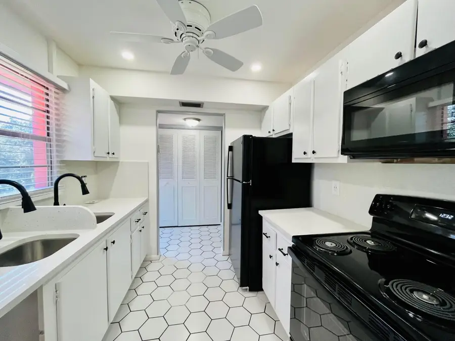 11 Golfs Edge E #E, West Palm Beach, FL 33417 - #2