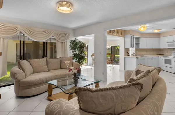 3404 Emerald Oaks Drive #803, Hollywood, FL 33021