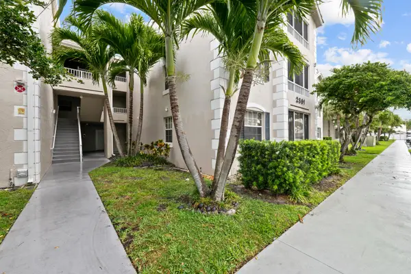 2861 N Oakland Forest Drive #202, Oakland Park, FL 33309