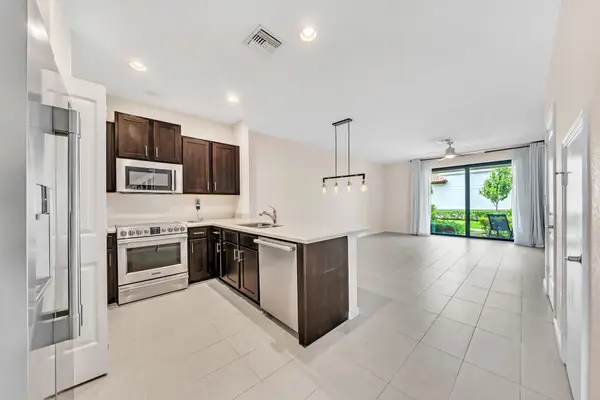4208 N Dixie Highway #25, Oakland Park, FL 33334