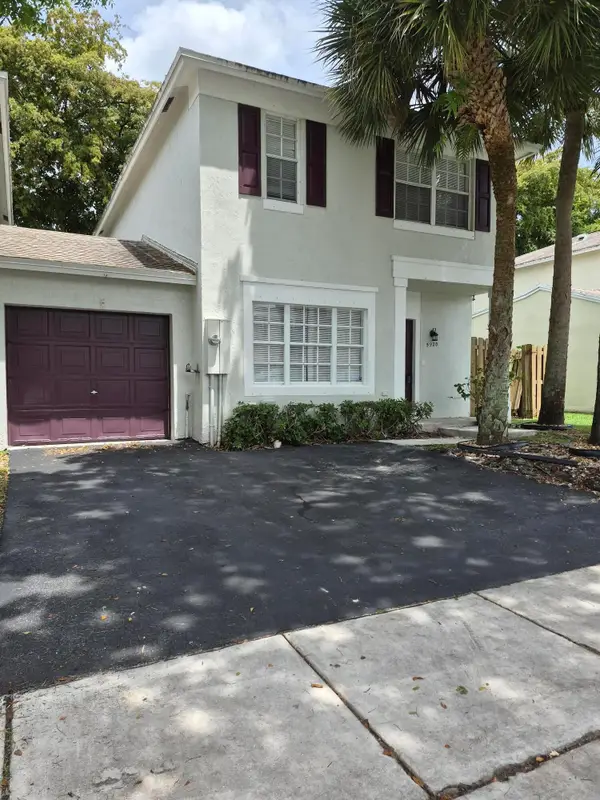 5920 S Golden Beauty Lane, Tamarac, FL 33321