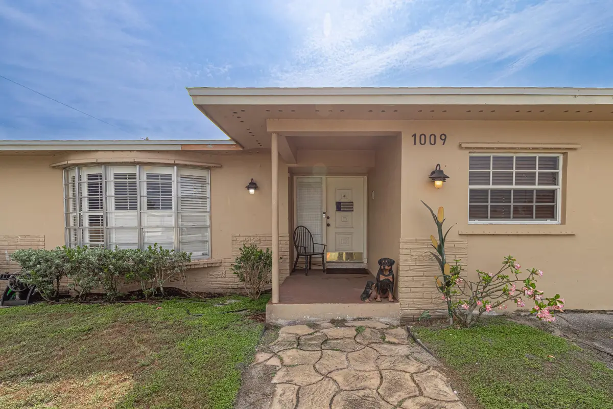 1009 NE 18th Street, Belle Glade, FL 33430 - #1